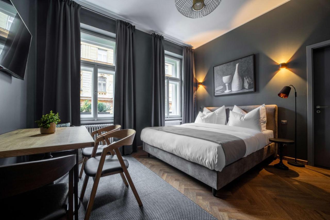 The Viaduct - Suites & More Praag Buitenkant foto