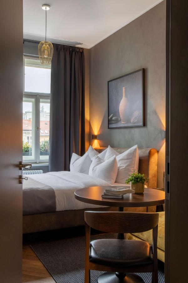 The Viaduct - Suites & More Praag Buitenkant foto